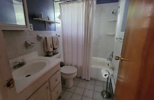 Queensbury House | House close to Lake George and all the excitment!