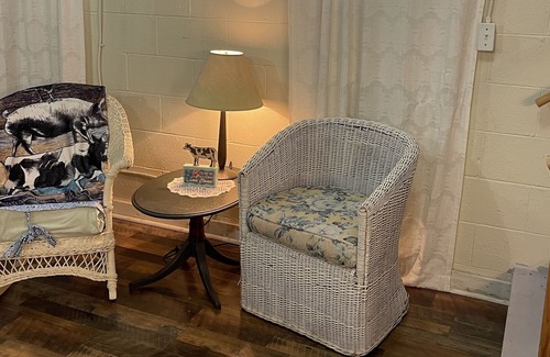 Dickel House | House. Converted Dairy Barn-5 minutes from Historic Bell Buckle and Webb School