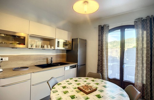 Lamalou-les-Bains House | House F4 with terrace, parking and pets allowed