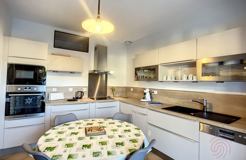 Lamalou-les-Bains House | House F4 with terrace, parking and pets allowed