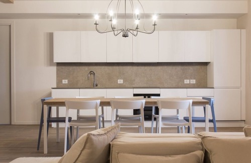 San Felice del Benaco Villa | House for 6 adults and 4 kids, 3 bedrooms, private garden, swimming-pool and spa