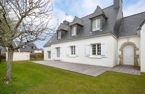 Saint-Jacques Ski Chalet | House for 10 near the beach in Sarzeau