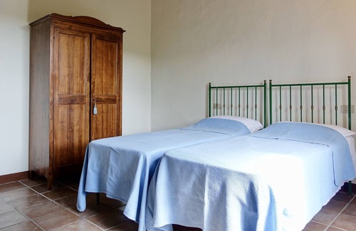 Bagno Vignoni Apartment | House for 5 people on the main little square of Bagno Vignoni