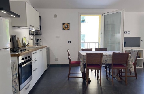 Levanto Apartment | House for 6 people in a quiet and green area.