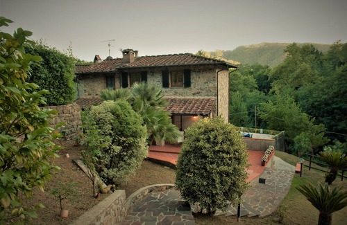 Orbicciano House | House for 6 people in the green hills of Lucca, swimming pool, Wi-Fi.