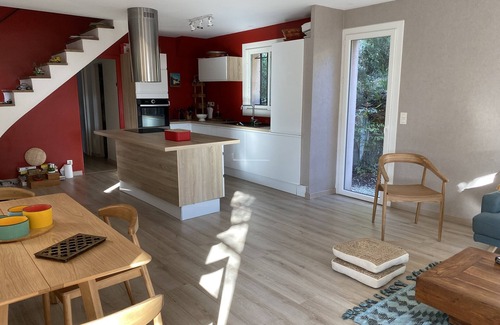 La Londe-les-Maures Villa | House for 7 with swimming pool in a green setting. Golf course 5 minutes away, beaches 15 minutes.