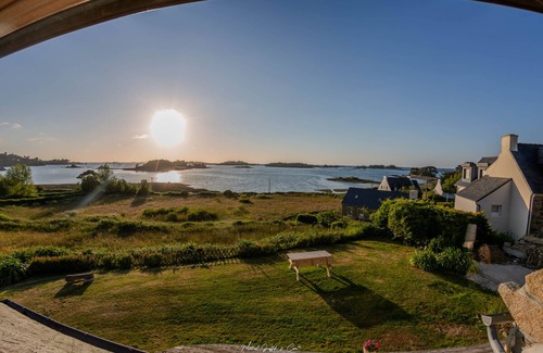 Penvenan Ski Chalet | House for 7 Grand Bambou - superb sea view