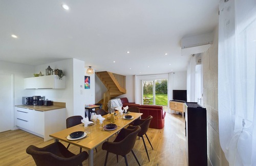 Plomeur Ski Chalet | House for 8 in Plomeur - Large garden