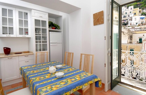 Atrani Apartment | House for families with terrace and sea view, only 1km from the center of Amalfi