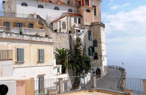 Atrani Apartment | House for families with terrace and sea view, only 1km from the center of Amalfi