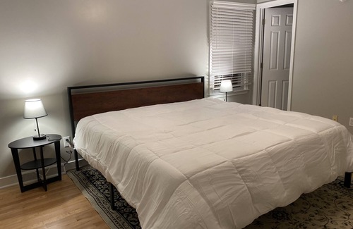 Charlottesville House | House for group of 8 or 9