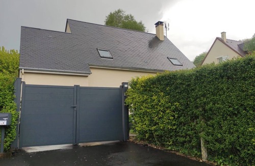 La Riviere-Saint-Sauveur House | House in Honfleur 2 bedrooms, jacuzzi, private garden and parking