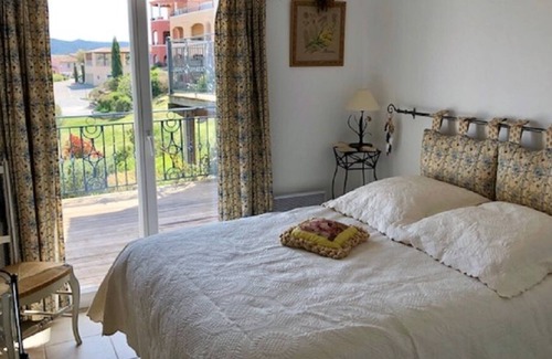 La Rouviere House | House in estate with swimming pool, tennis, near golf course and 15 min from beaches!