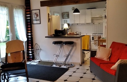 Saint-Jean-aux-Bois Bed & Breakfast | House in landscaped garden