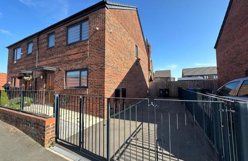 Belle Vue House | House in Manchester