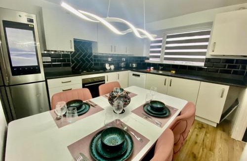 Belle Vue House | House in Manchester