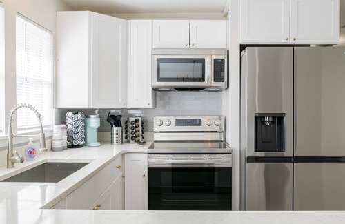 Mobile House | House in Mobile Newly Renovated! Quiet street & centrally located to interstate!