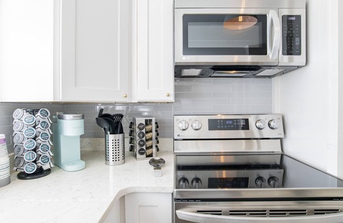 Mobile House | House in Mobile Newly Renovated! Quiet street & centrally located to interstate!