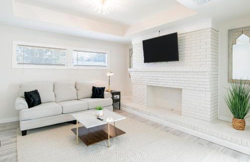 Mobile House | House in Mobile Newly Renovated! Quiet & Centrally Located!