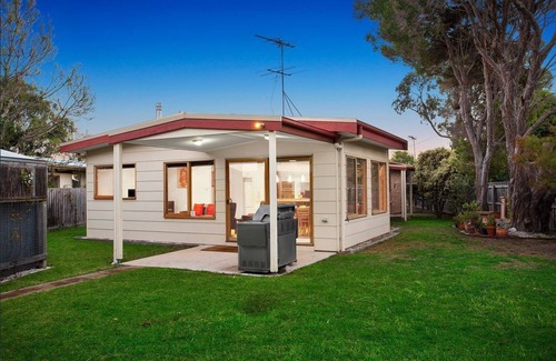 Point Lonsdale House | House in Old Lonsdale house, close to beach & footy oval, with comfortable beds
