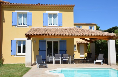 Puymeras House | House in Puyméras Face Au Ventoux With Pool