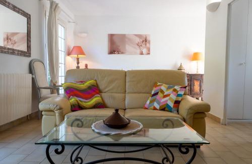 Les Sablettes Villa | House in Sablettes with Garden & Parking