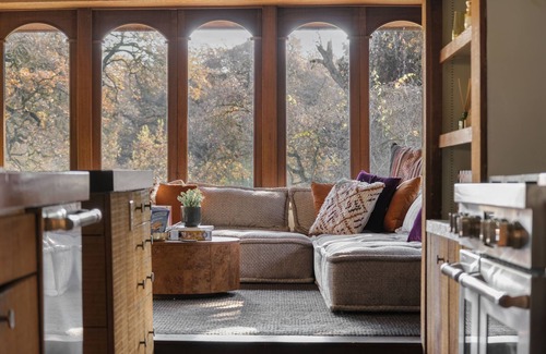 La Loma House | House in the Clouds : As seen on Netflix
