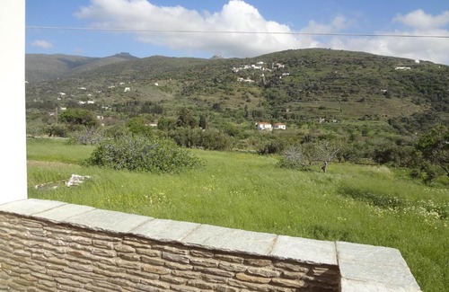 Megas Yialos-Nites House | House in the grass land.