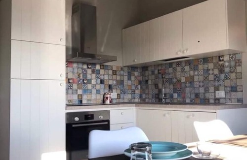 Caprino Veronese Apartment | House in the green near Lake Garda with hot tub