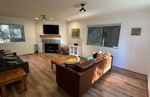 Arrowhead Villas House | House in the trees of Lake Arrowhead, peace and quiet