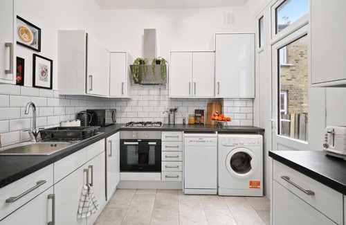 Harlesden House | House in Tubbs