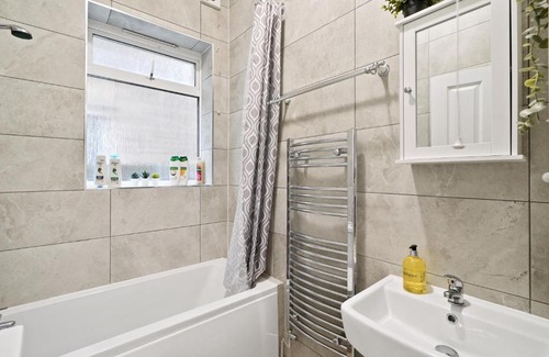 Harlesden House | House in Tubbs