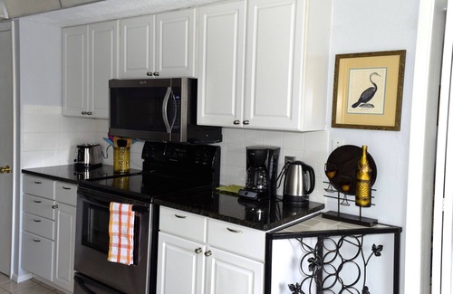 Venice Gardens House | House in Venice Gardens, Heated Pool, Wi-Fi, Waterfront