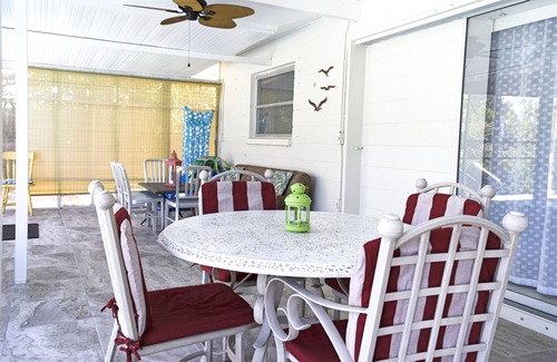 Venice Gardens House | House in Venice Gardens, Heated Pool, Wi-Fi, Waterfront