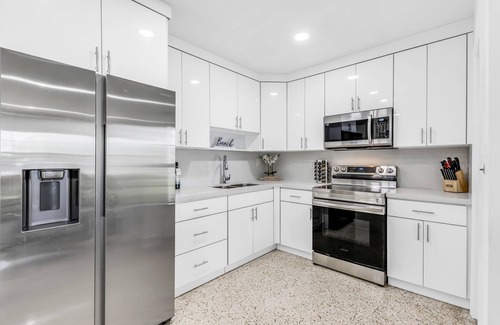 Westchester House | House is 15 min from anywhere. Miami Children Hospital, 8 miles MIA