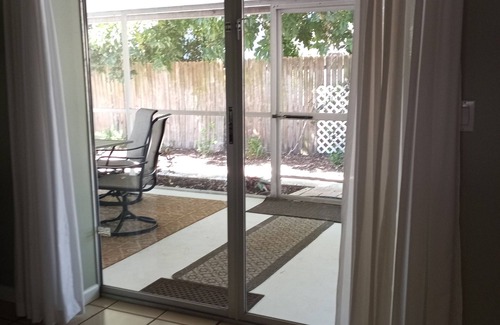 Gulf Gate Estates House | House just minutes from Siesta Key Beach and best parks & bike trails in area