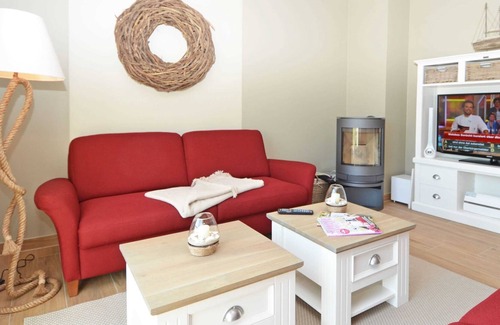 Middelhagen Apartment | House Moenchgut | House 2 with fireplace, sauna, garden - DR 02