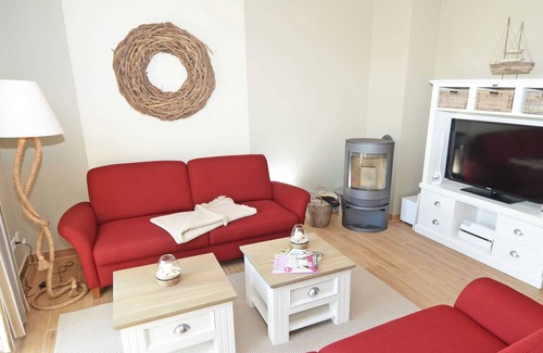 Middelhagen Apartment | House Moenchgut | House 2 with fireplace, sauna, garden - DR 02
