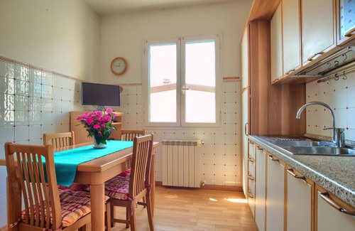 Imperia House | House near downtown with garden box and wi-fi