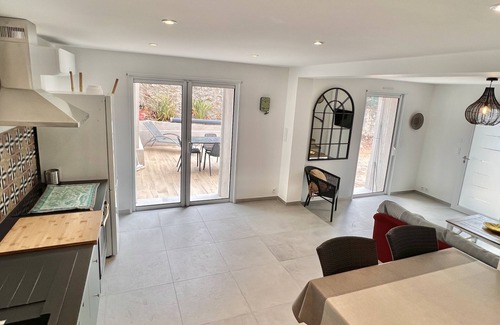 Bandol Villa | House near the city center, beaches and train station. Sea view, large terrace.