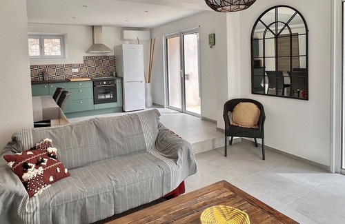 Bandol Villa | House near the city center, beaches and train station. Sea view, large terrace.