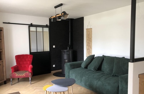 Cissac-Medoc House | House not overlooked fully fenced