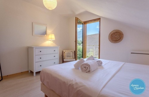 Lathuile House | House of Chevilly - close to the lake