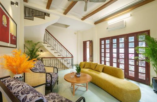 Trang Tien Apartment | House of Comfort - 3 BR & 3 baths - 1' to Hoan Kiem Lake & Old Quarter