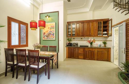 Trang Tien Apartment | House of Comfort - 3 BR & 3 baths - 1' to Hoan Kiem Lake & Old Quarter