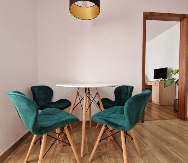 Petrosani Apartment | House of flowers