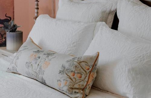 Bluff Hill Bed & Breakfast | House of Pania BnB