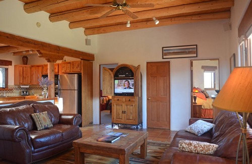 Taos House | House of the Turquoise Gate 360 Degree Views with Enclosed Yard