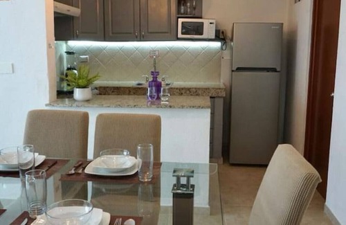 Playacar Fase II Condo | House of the yellow bike/6 pax+REEF Beach Club