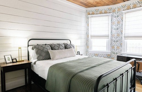 Alexandria House | House on Hill